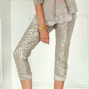 Exclusive capri pants. 100% Made in Italy.